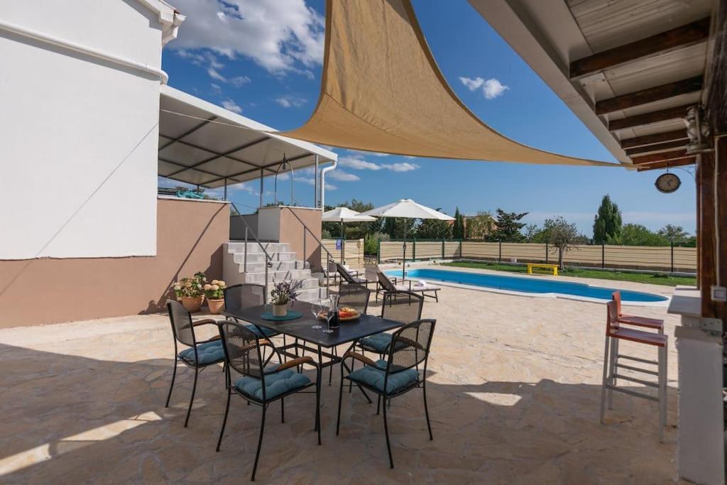 Kuca Za Odmor M&J Villa Benkovac Buitenkant foto